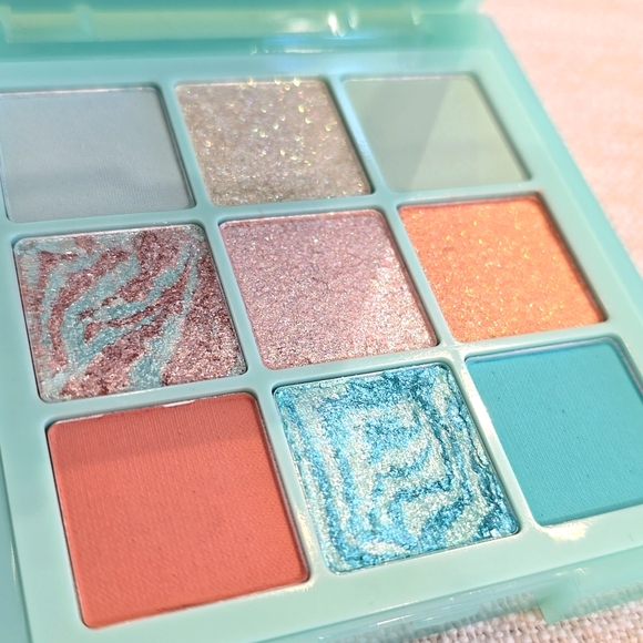 HUDA BEAUTY Pastels Mint Mini Palette - NEW - Picture 6 of 11